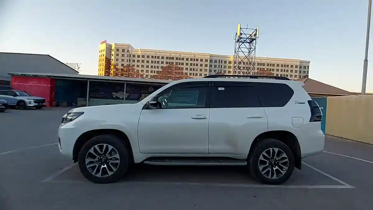 Toyota Land Cruiser Prado 2021 года за 39 500 000 тг. в Шымкент