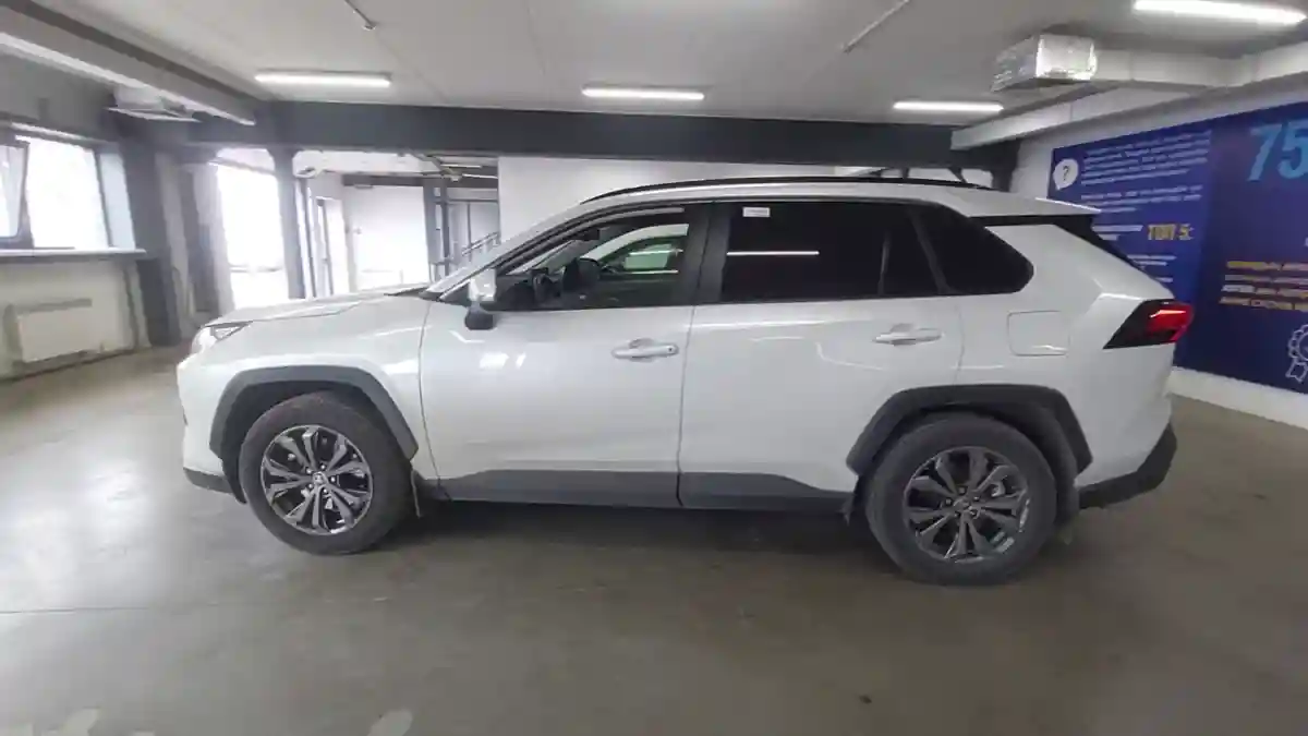 Toyota RAV4 2023 года за 18 500 000 тг. в Астана