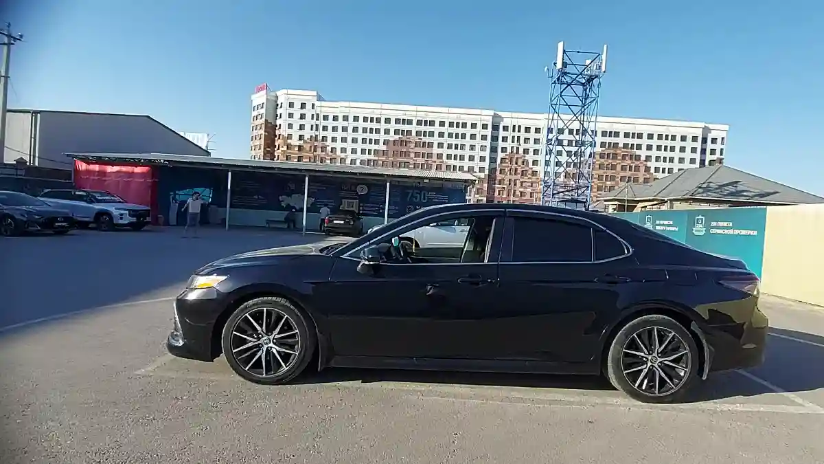 Toyota Camry 2021 года за 13 000 000 тг. в Шымкент