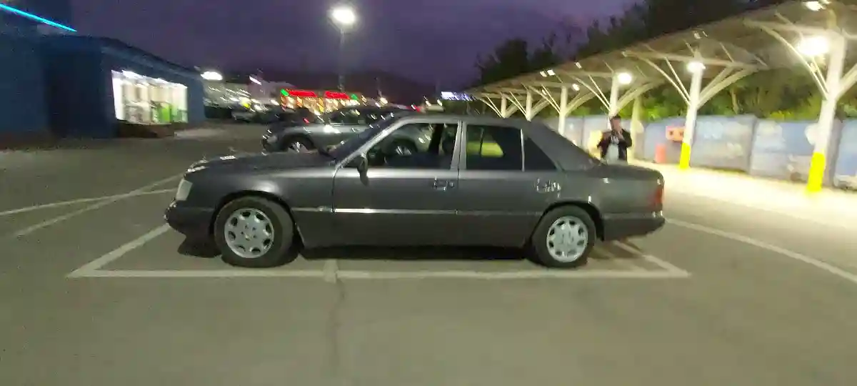 Mercedes-Benz E-Класс 1993 года за 1 900 000 тг. в Алматы