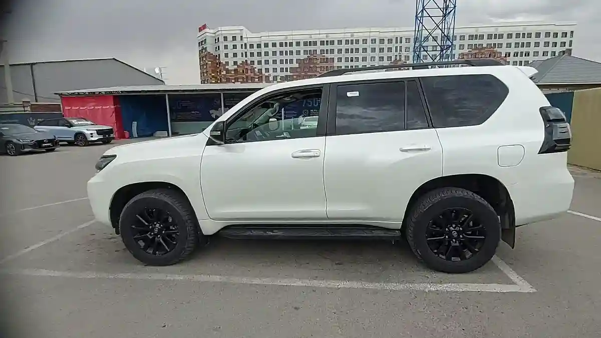 Toyota Land Cruiser Prado 2022 года за 30 000 000 тг. в Шымкент