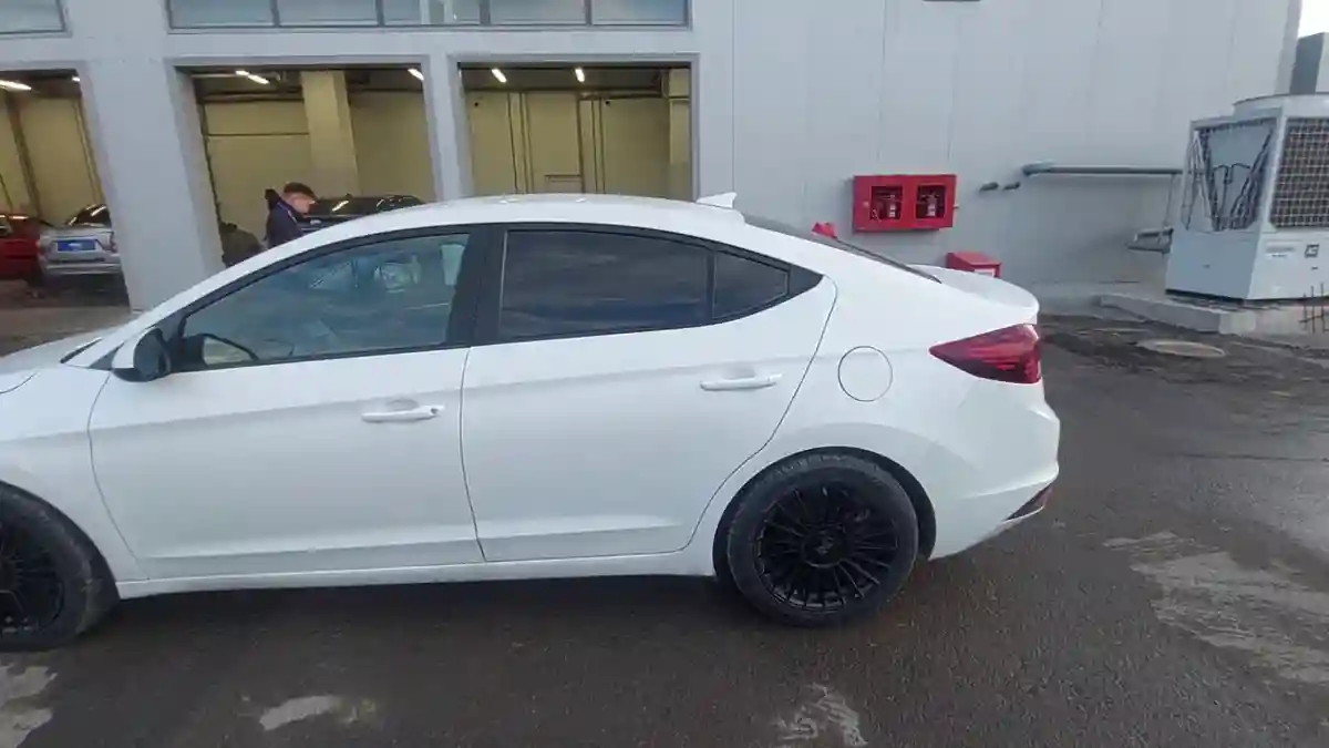 Hyundai Elantra 2019 года за 8 000 000 тг. в Астана