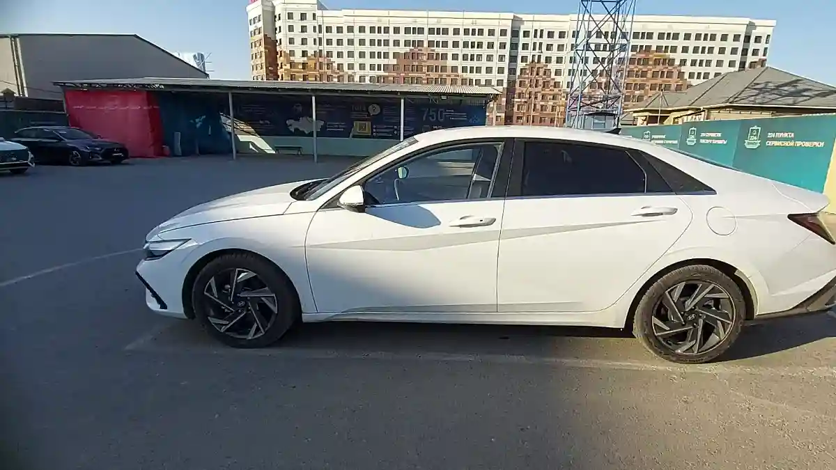 Hyundai Elantra 2023 года за 8 500 000 тг. в Шымкент