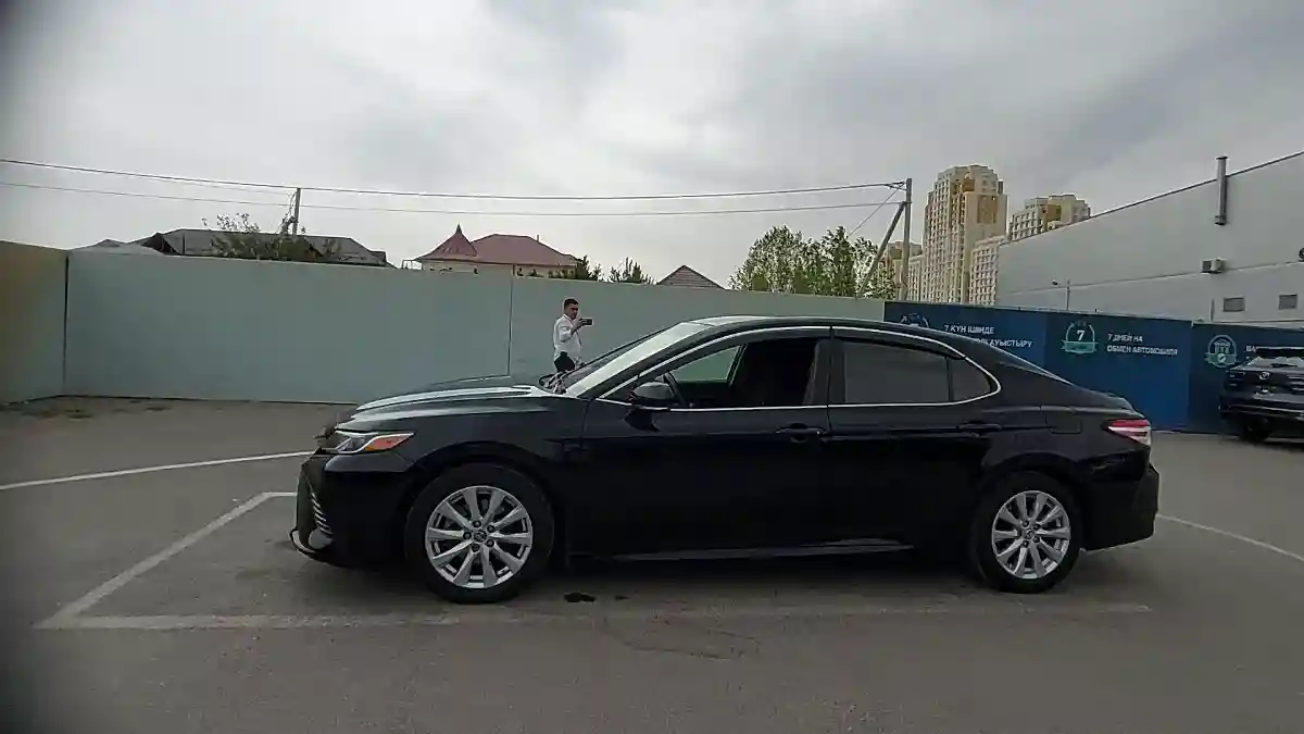 Toyota Camry 2017 года за 13 000 000 тг. в Шымкент