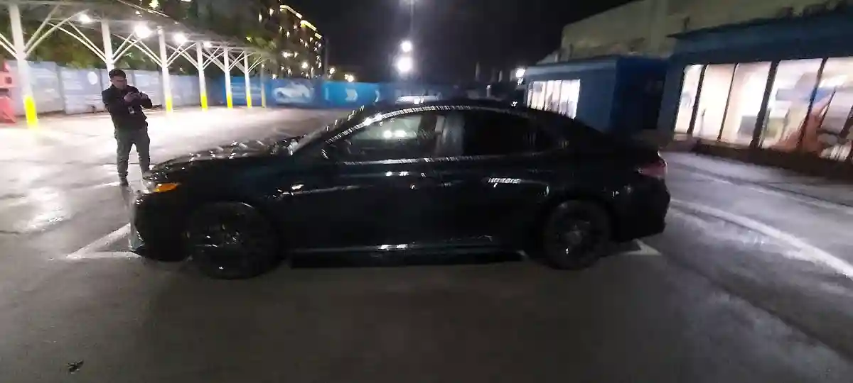 Toyota Camry 2017 года за 13 400 000 тг. в Алматы