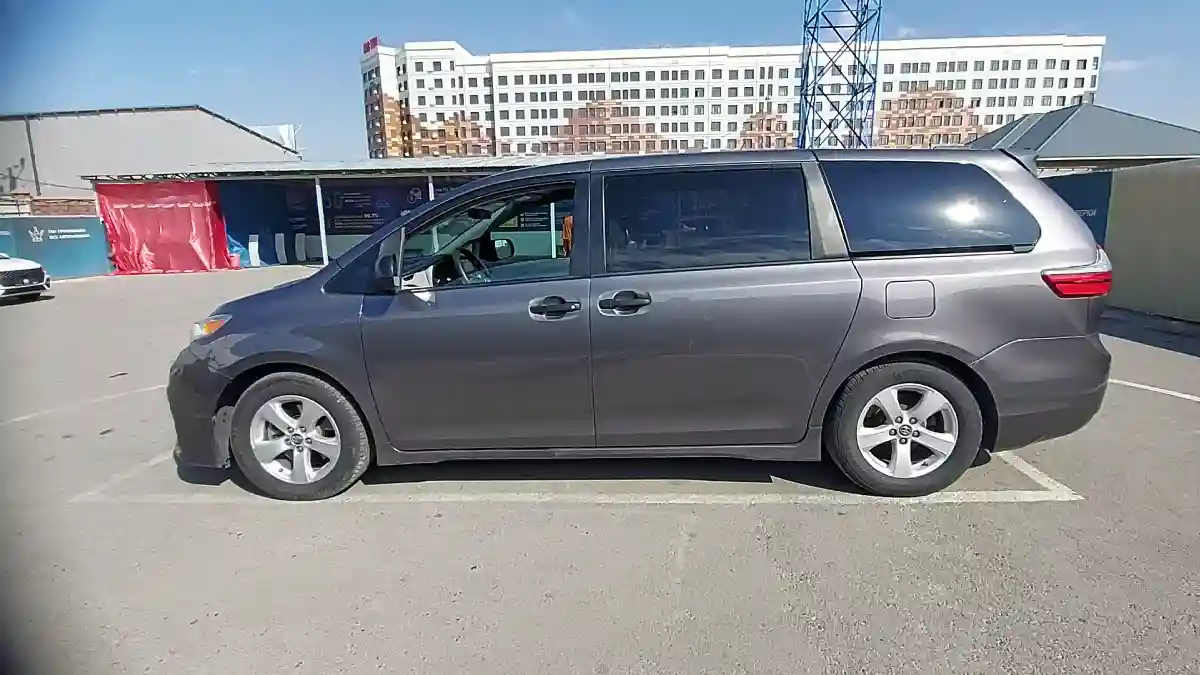 Toyota Sienna 2018 года за 16 700 000 тг. в Шымкент