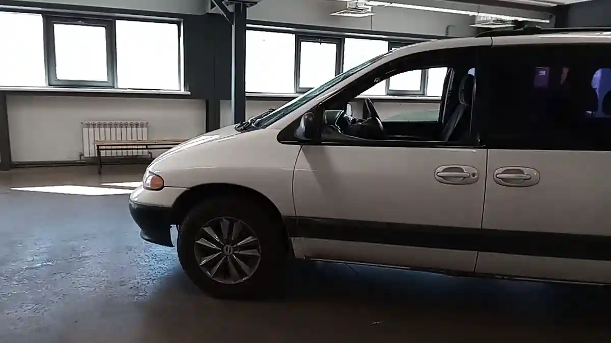 Chrysler Voyager 1996 года за 2 000 000 тг. в Астана
