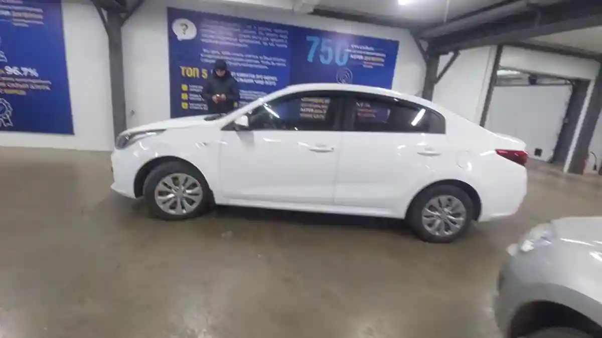Kia Rio 2020 года за 7 000 000 тг. в Астана