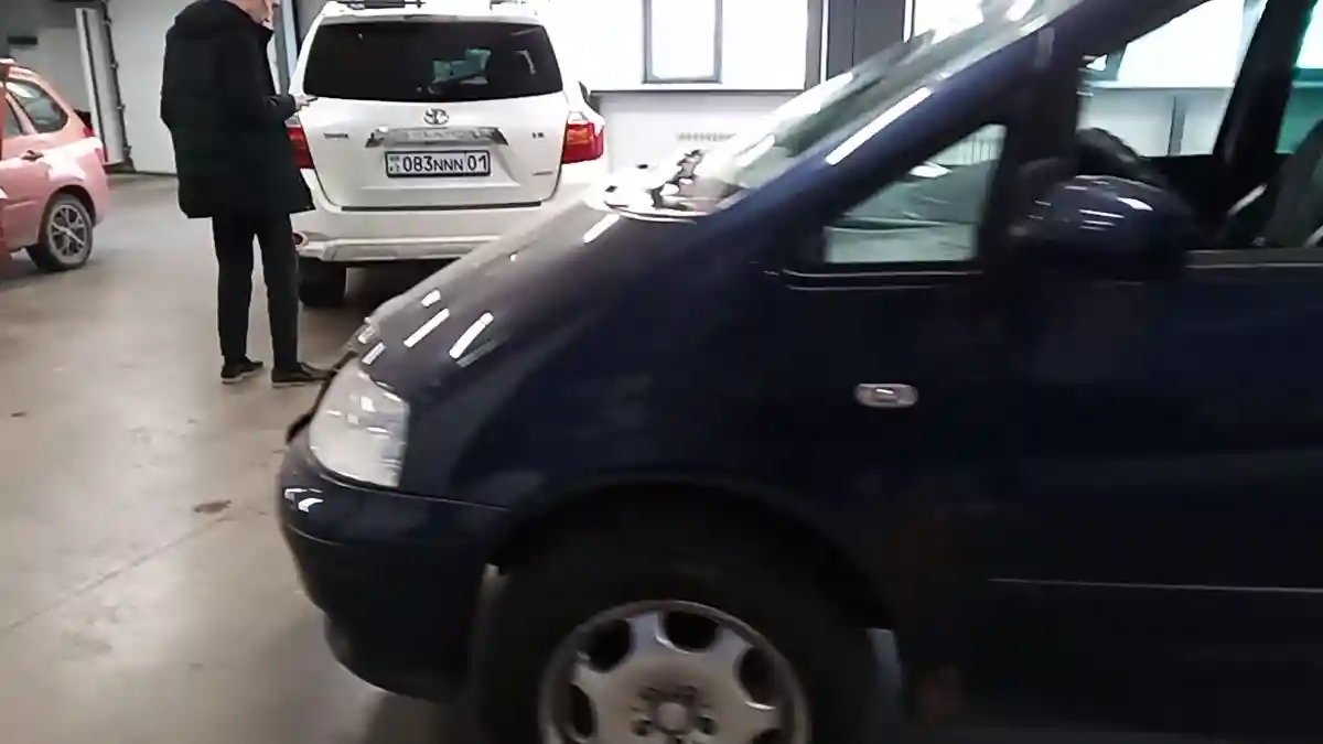 SEAT Alhambra 2003 года за 2 700 000 тг. в Астана