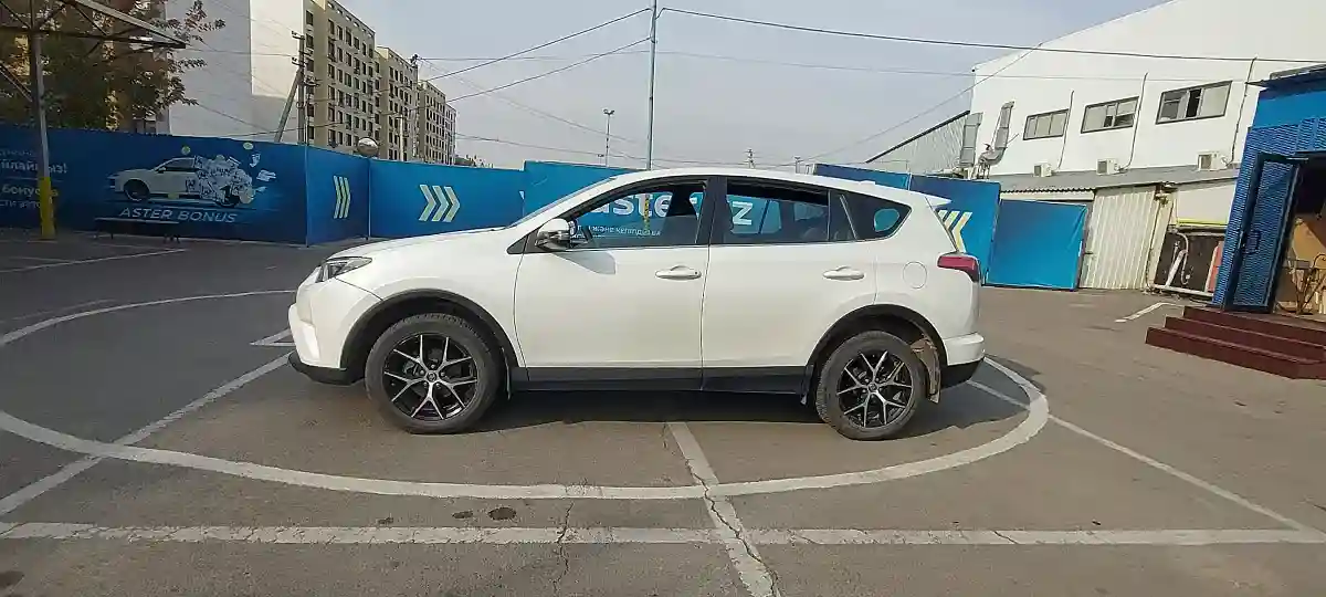 Toyota RAV4 2017 года за 12 000 000 тг. в Алматы