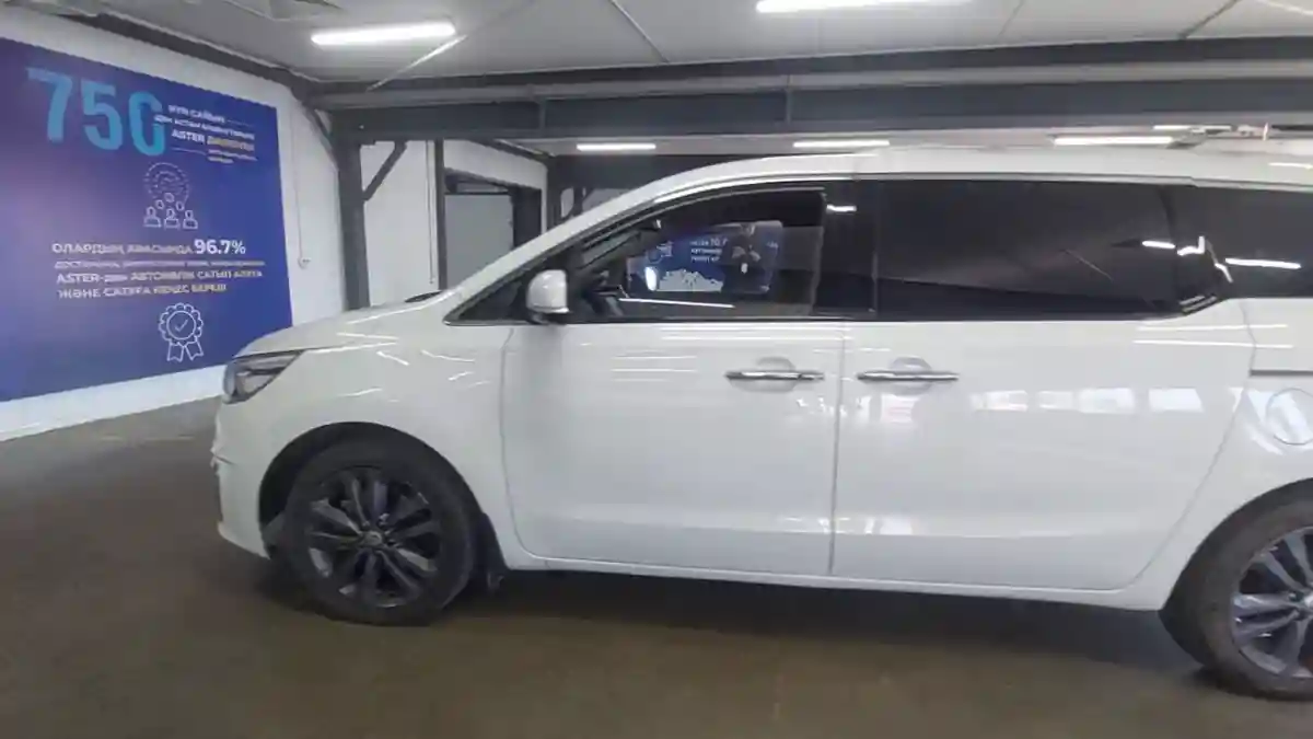 Kia Carnival 2017 года за 8 500 000 тг. в Астана