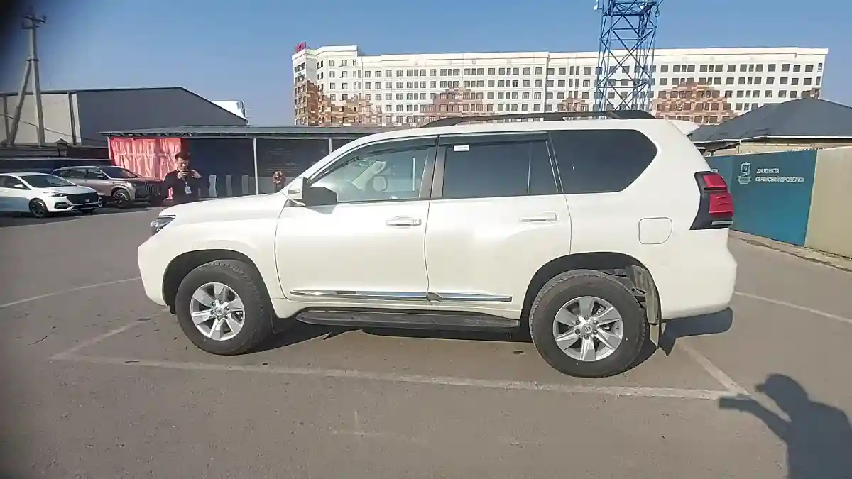 Toyota Land Cruiser Prado 2022 года за 26 000 000 тг. в Шымкент