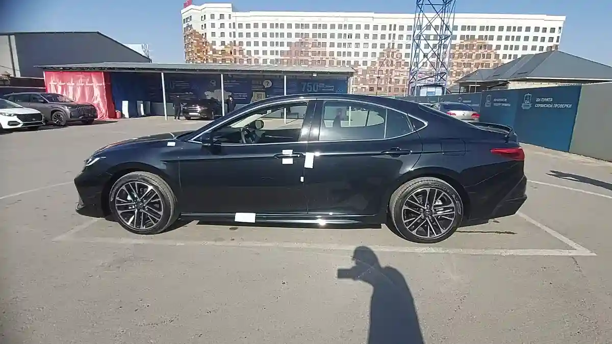 Toyota Camry 2025 года за 19 000 000 тг. в Шымкент