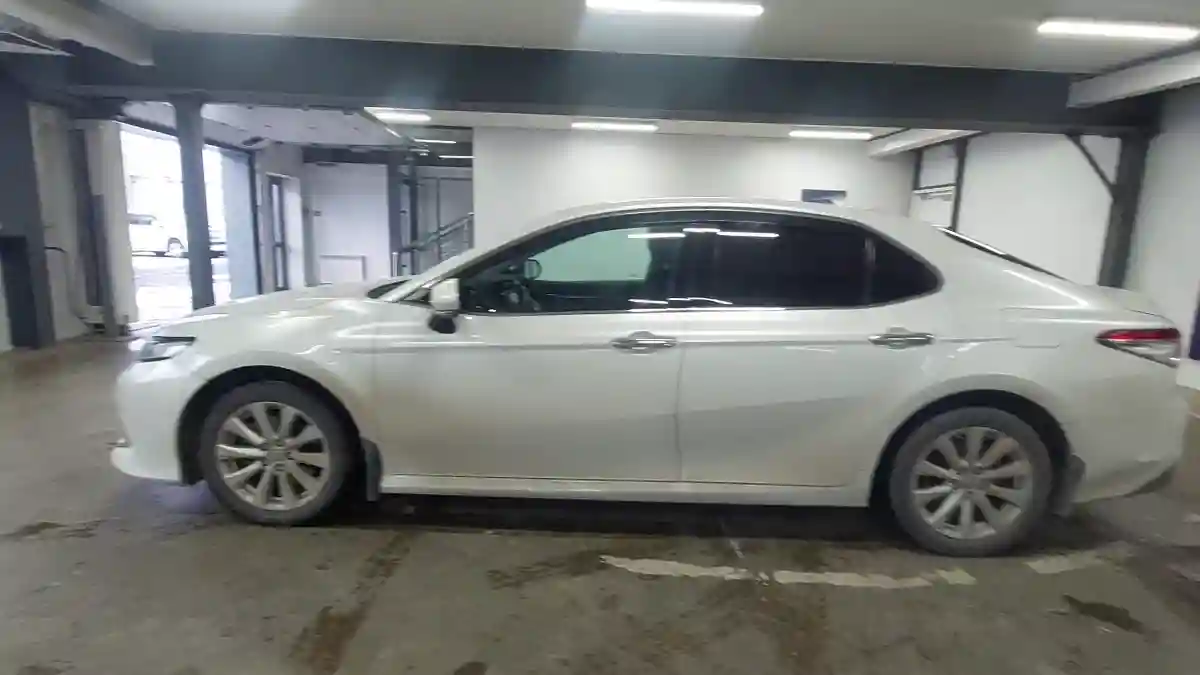 Toyota Camry 2020 года за 14 500 000 тг. в Астана