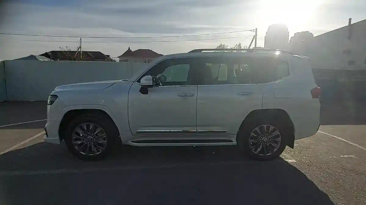 Toyota Land Cruiser 2023 года за 55 000 000 тг. в Шымкент