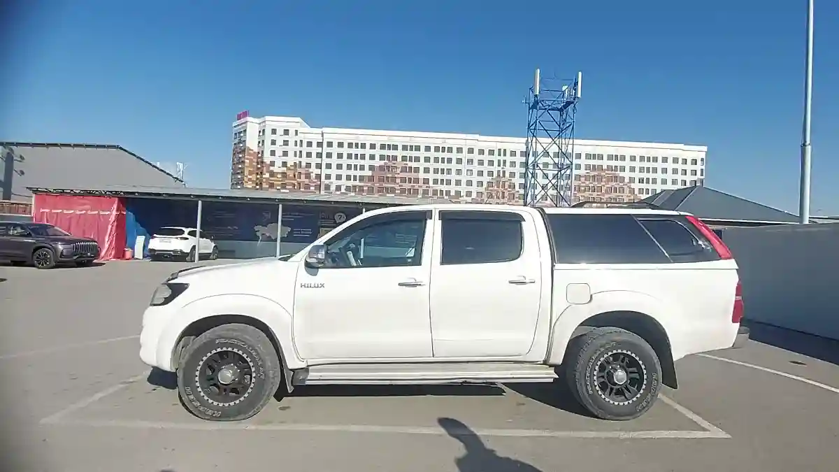 Toyota Hilux 2014 года за 11 500 000 тг. в Шымкент