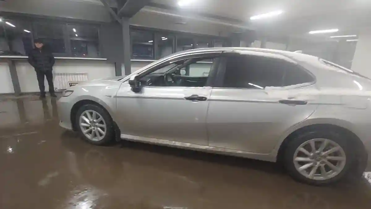 Toyota Camry 2021 года за 15 700 000 тг. в Астана