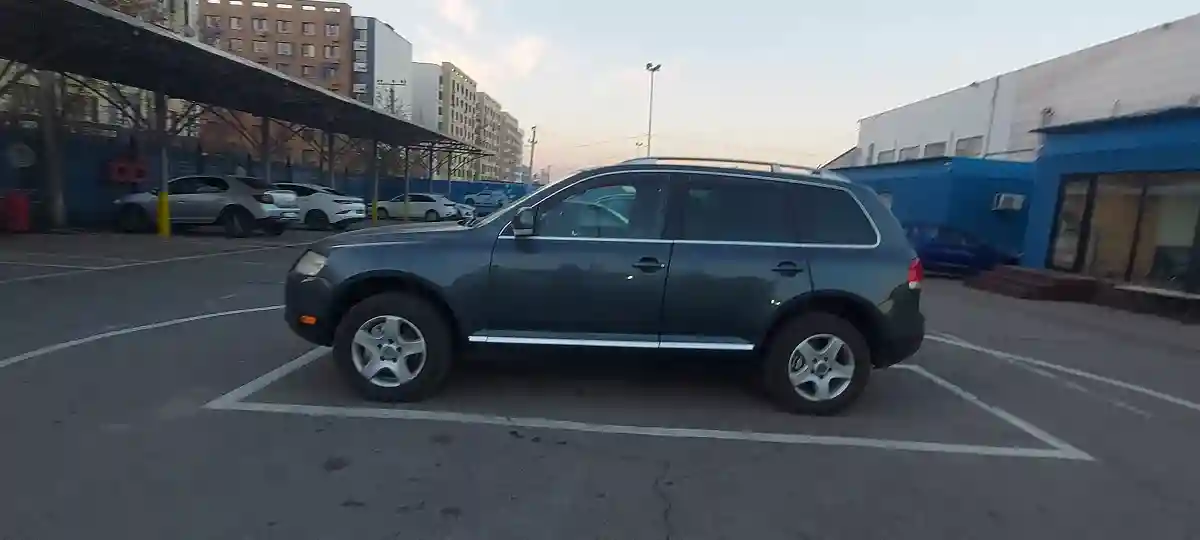Volkswagen Touareg 2006 года за 5 500 000 тг. в Алматы