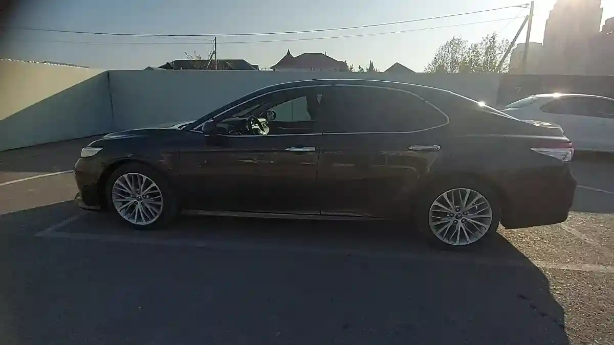 Toyota Camry 2019 года за 13 500 000 тг. в Шымкент