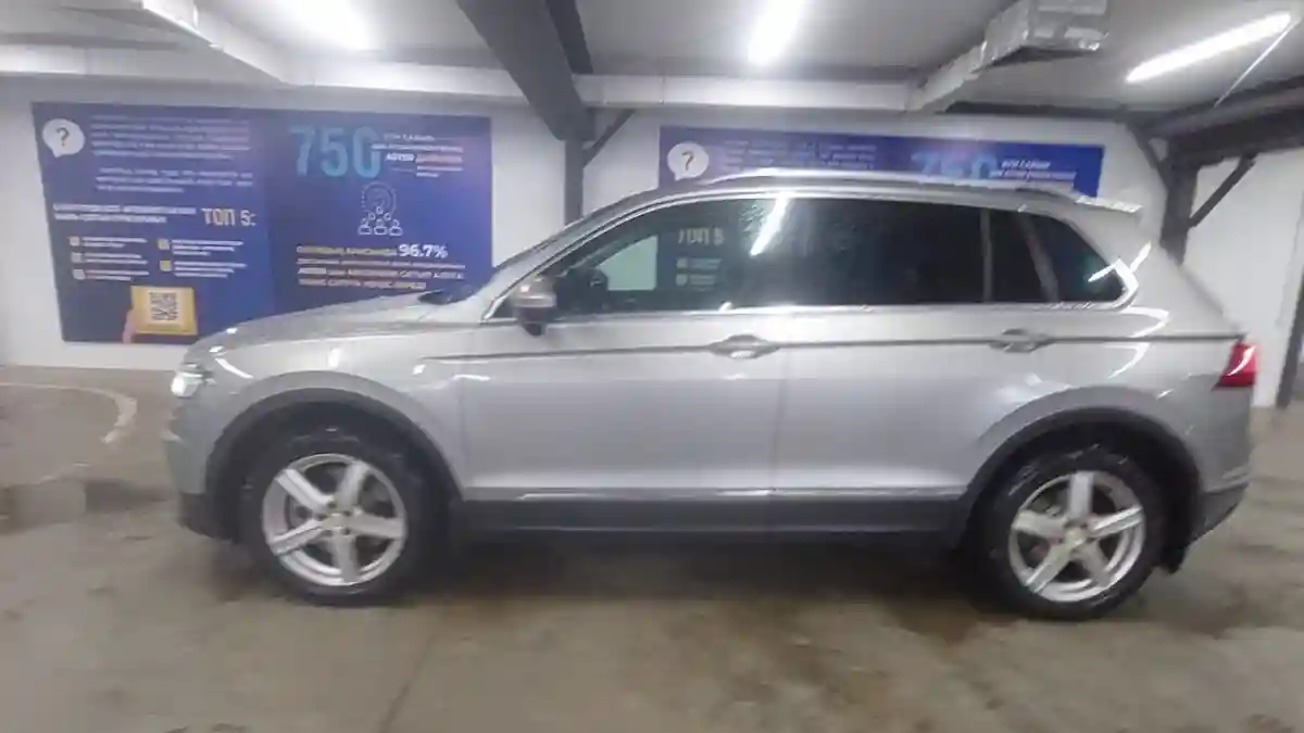 Volkswagen Tiguan 2018 года за 12 000 000 тг. в Астана