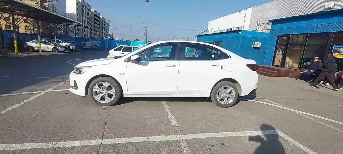 Chevrolet Onix 2024 года за 7 800 000 тг. в Алматы