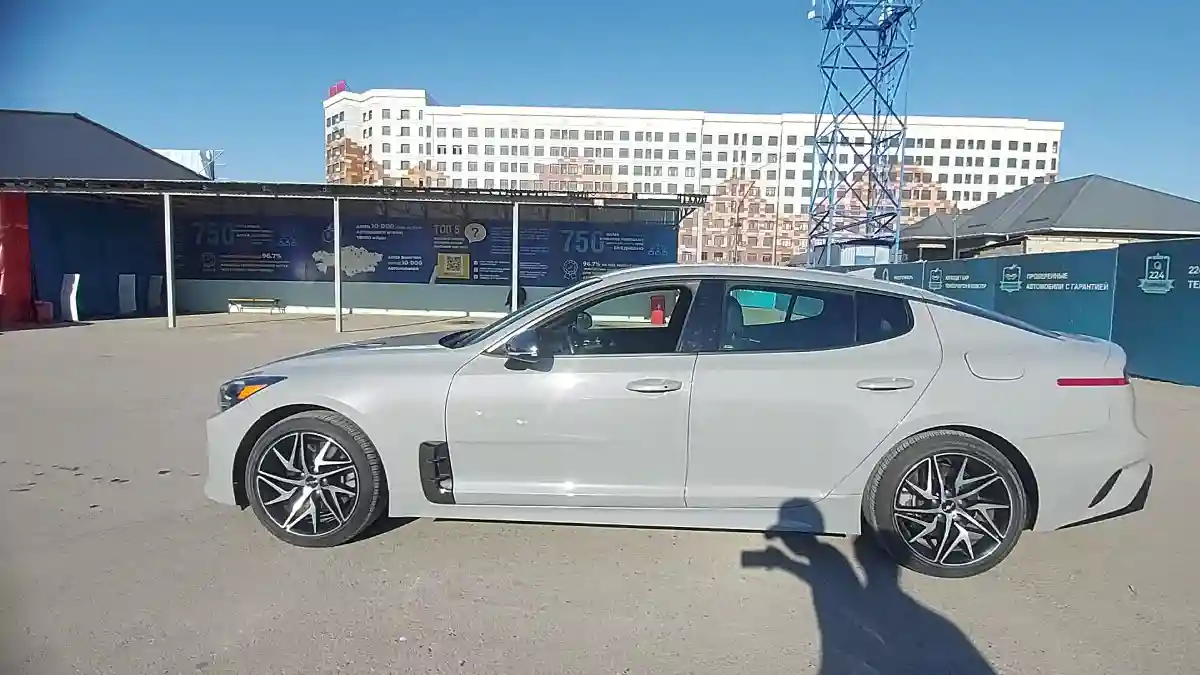 Kia Stinger 2022 года за 14 000 000 тг. в Шымкент