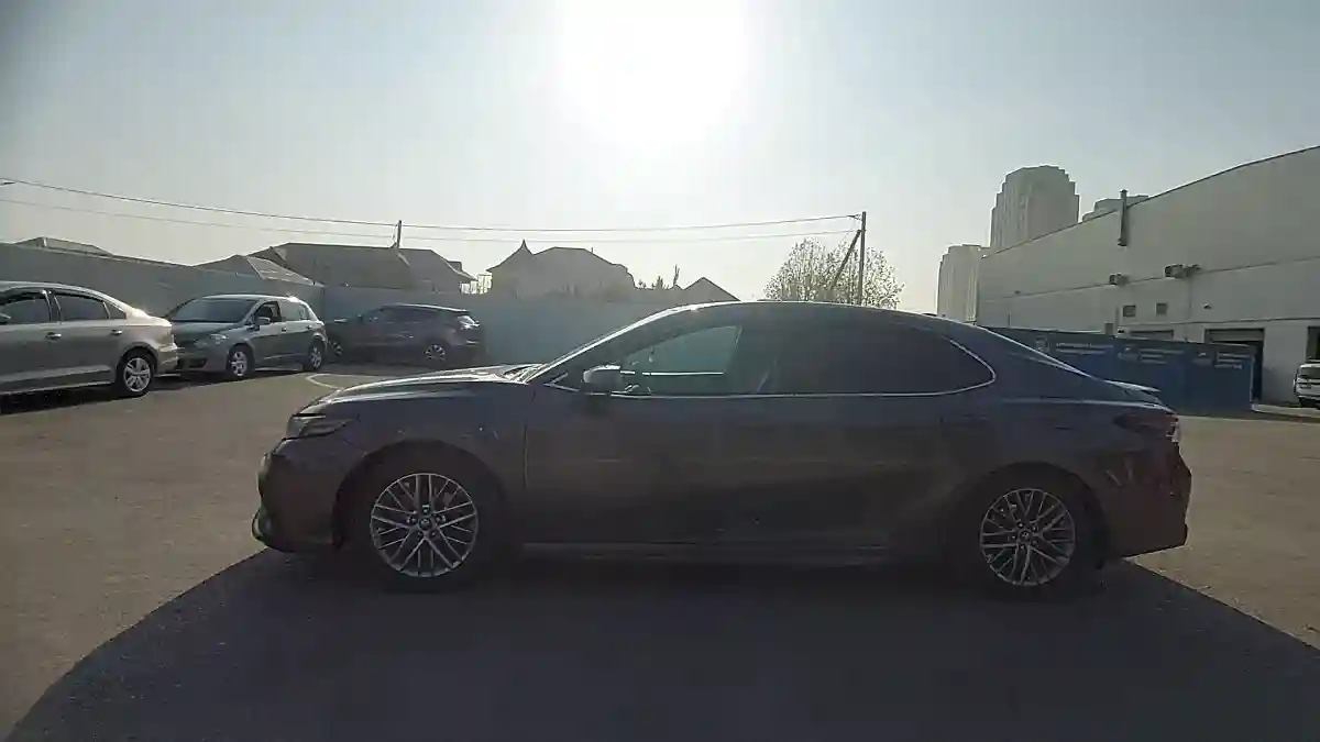 Toyota Camry 2021 года за 14 000 000 тг. в Шымкент