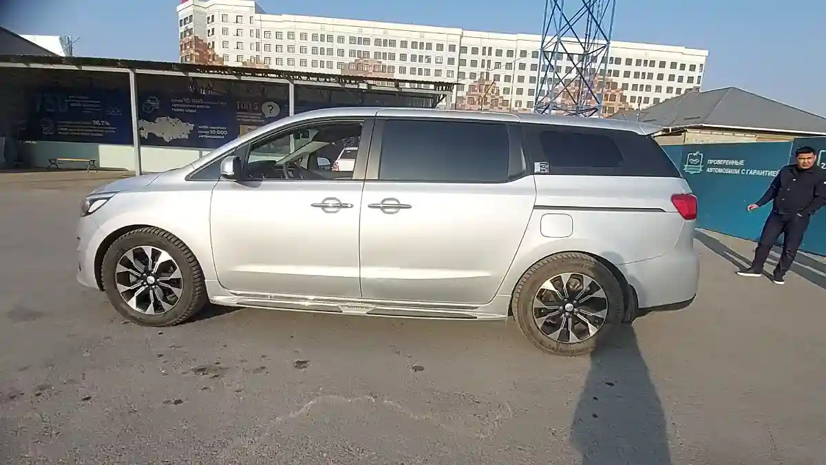 Kia Carnival 2020 года за 13 000 000 тг. в Шымкент
