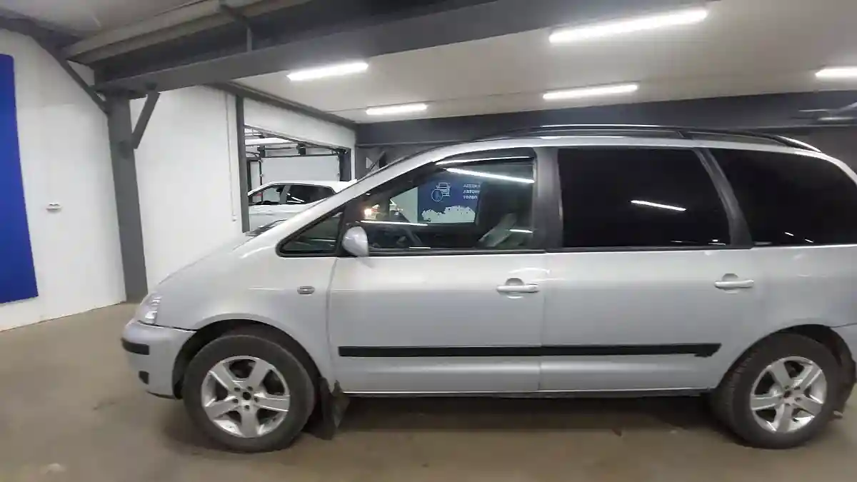 Volkswagen Sharan 2002 года за 1 600 000 тг. в Астана