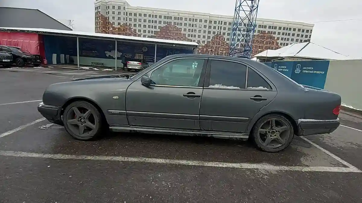 Mercedes-Benz E-Класс 1995 года за 2 500 000 тг. в Шымкент