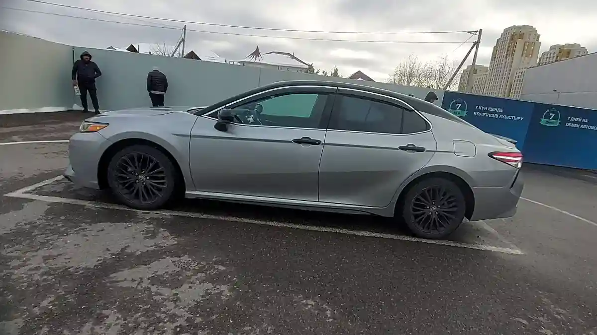Toyota Camry 2020 года за 13 000 000 тг. в Шымкент