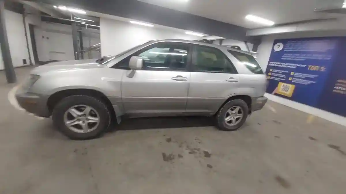 Lexus RX 2000 года за 5 000 000 тг. в Астана