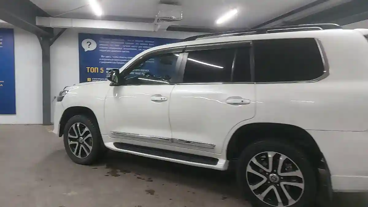 Toyota Land Cruiser 2013 года за 20 000 000 тг. в Астана