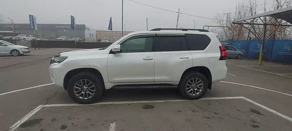 Toyota Land Cruiser Prado 2020 года за 28 490 000 тг. в Алматы