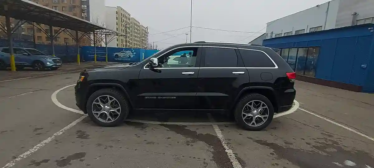 Jeep Grand Cherokee 2019 года за 19 000 000 тг. в Алматы