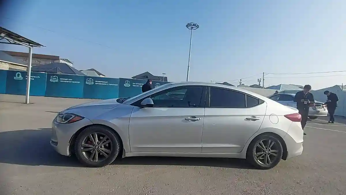 Hyundai Elantra 2018 года за 8 000 000 тг. в Шымкент