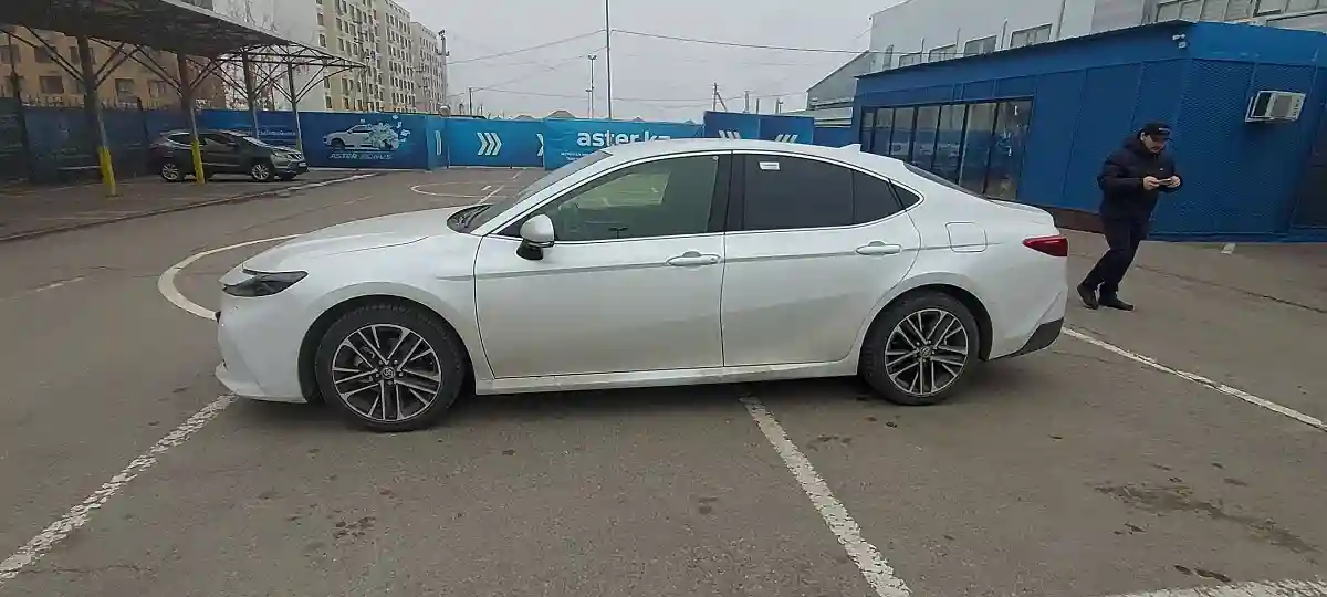 Toyota Camry 2025 года за 23 000 000 тг. в Алматы