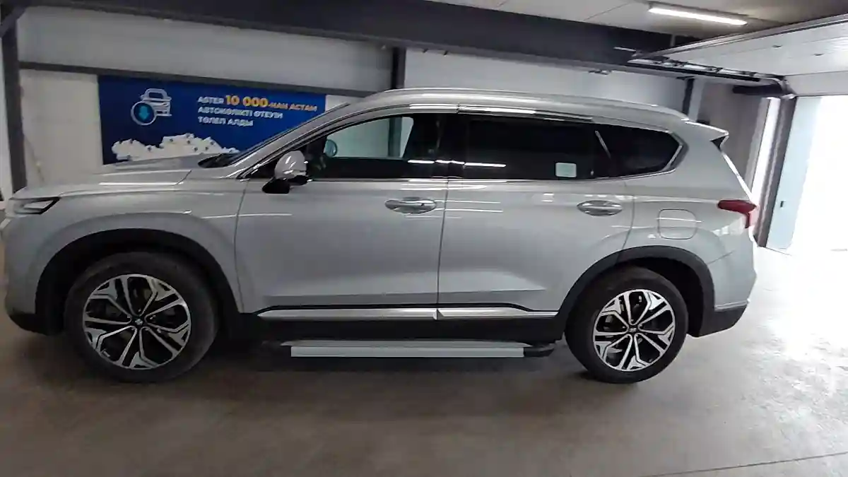 Hyundai Santa Fe 2020 года за 12 000 000 тг. в Астана