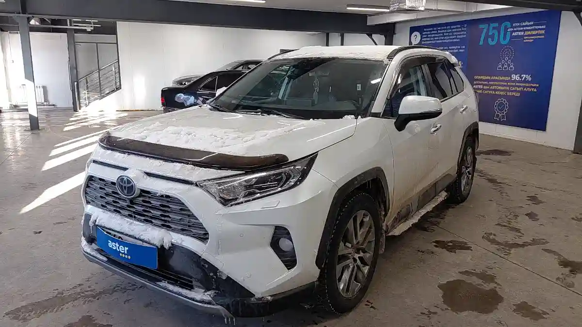 Toyota RAV4 2021 года за 19 000 000 тг. в Астана