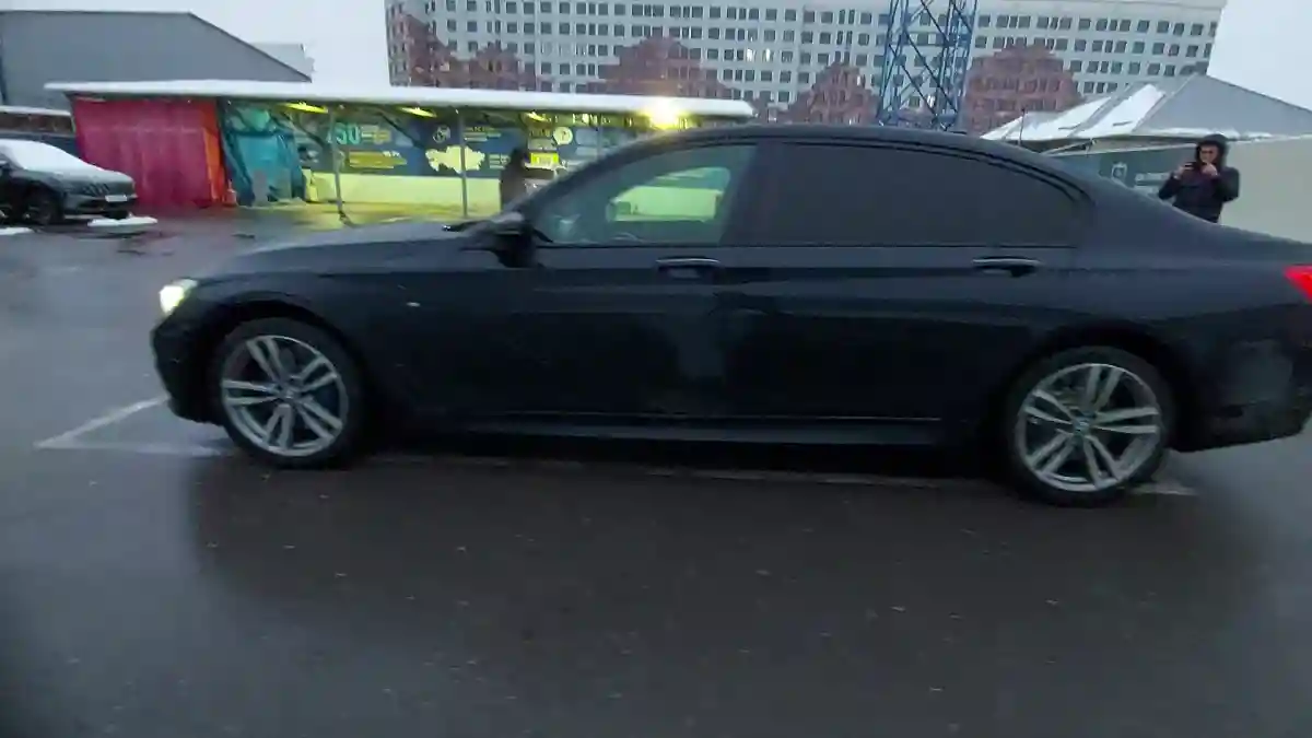 BMW 7 серии 2016 года за 25 000 000 тг. в Шымкент