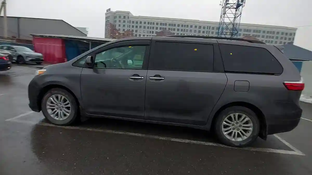 Toyota Sienna 2015 года за 16 000 000 тг. в Шымкент
