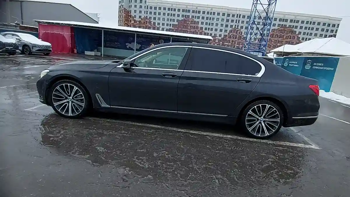 BMW 7 серии 2016 года за 25 000 000 тг. в Шымкент