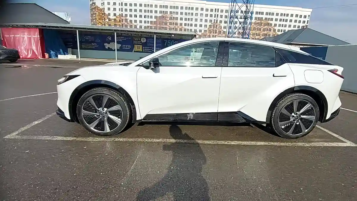 Toyota bZ4X 2025 года за 14 500 000 тг. в Шымкент