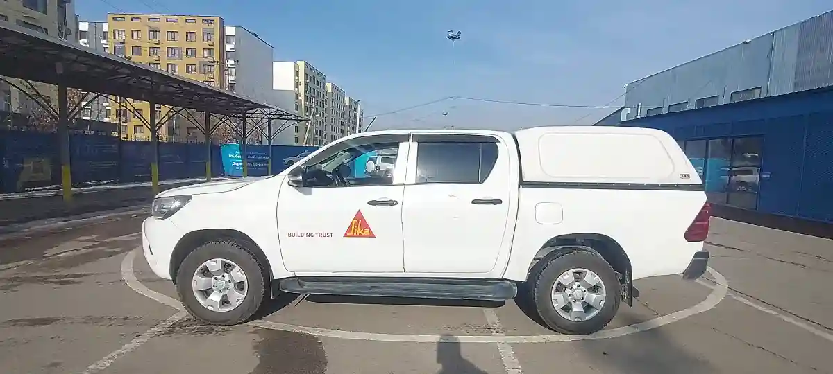 Toyota Hilux 2017 года за 15 000 000 тг. в Алматы