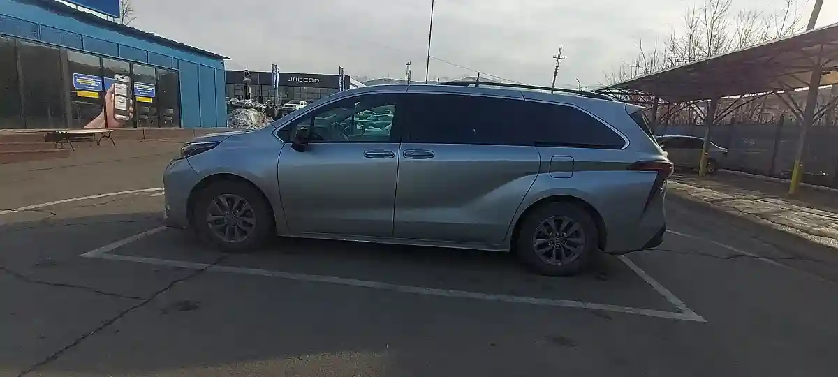 Toyota Sienna 2021 года за 18 000 000 тг. в Алматы