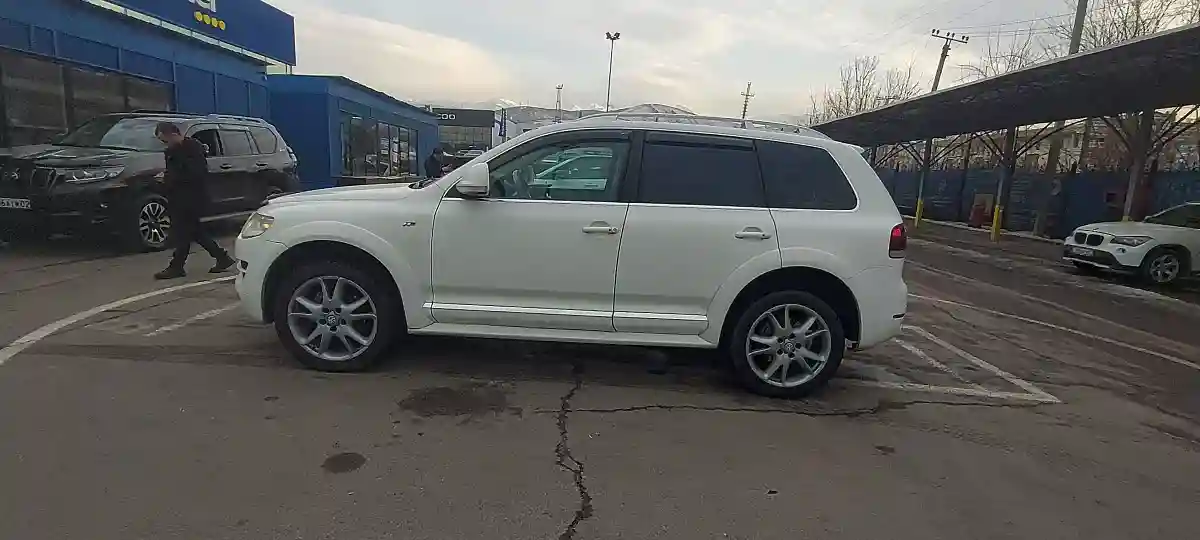 Volkswagen Touareg 2010 года за 9 000 000 тг. в Алматы