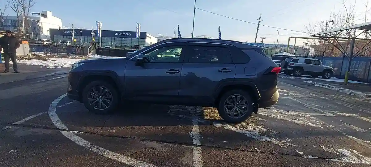 Toyota RAV4 2023 года за 18 500 000 тг. в Алматы