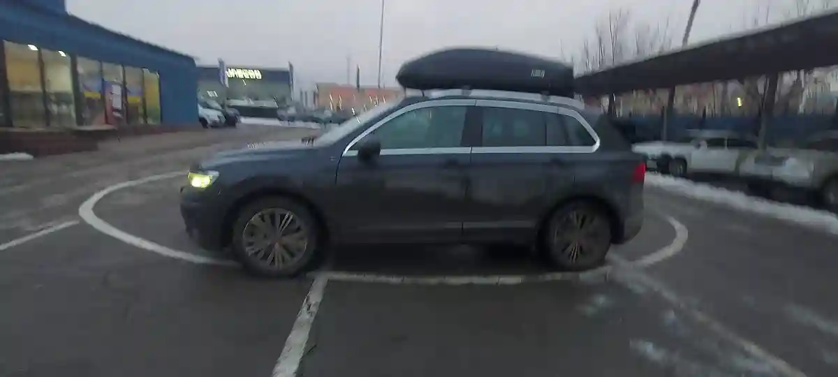 Volkswagen Tiguan 2018 года за 12 000 000 тг. в Алматы