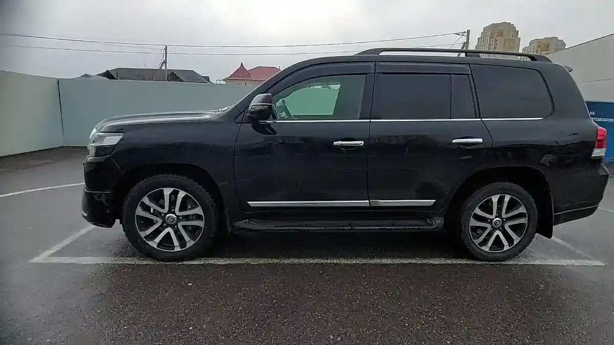 Toyota Land Cruiser 2017 года за 35 000 000 тг. в Шымкент