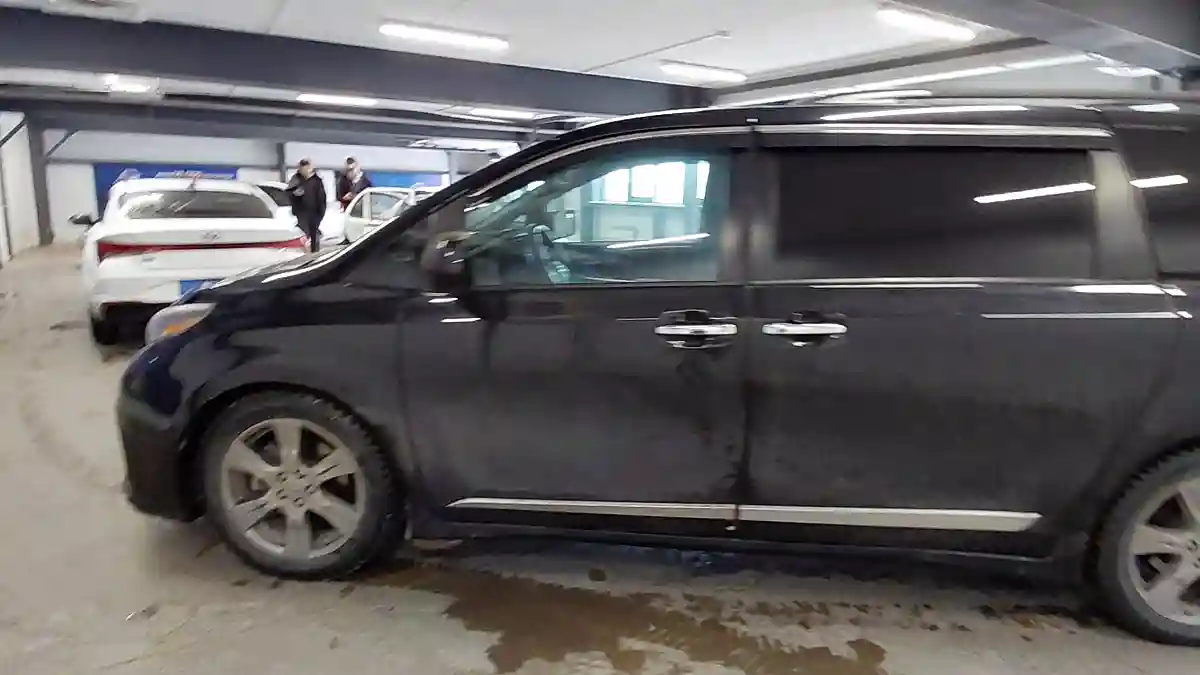 Toyota Sienna 2018 года за 17 000 000 тг. в Астана